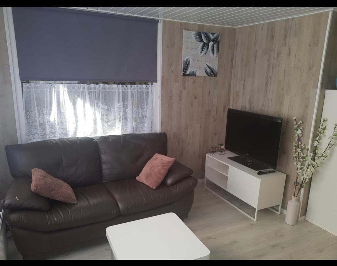 Cozy Chalet In Opmeer Near Amsterdam And Beach المظهر الخارجي الصورة